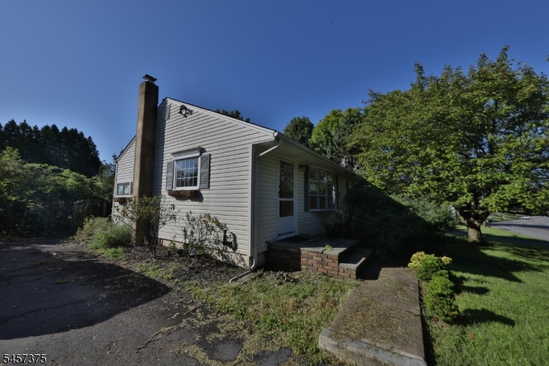 148 Eyland Ave