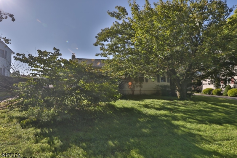 148 Eyland Ave
