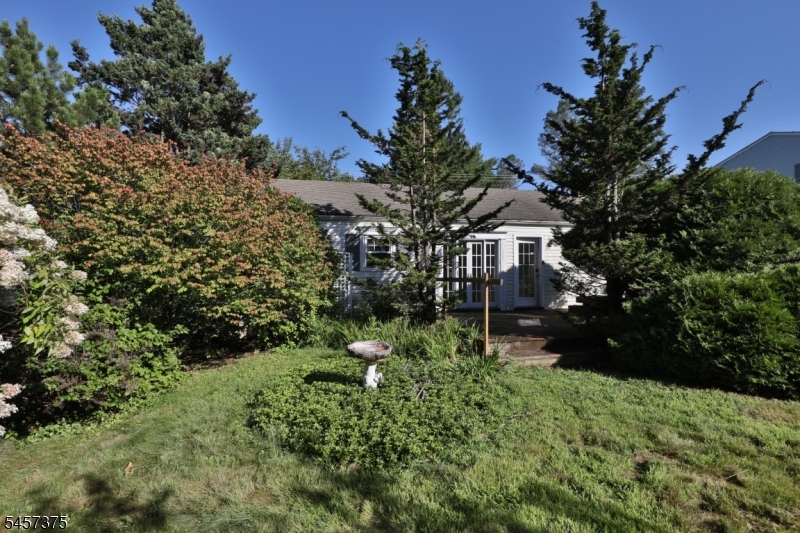 148 Eyland Ave