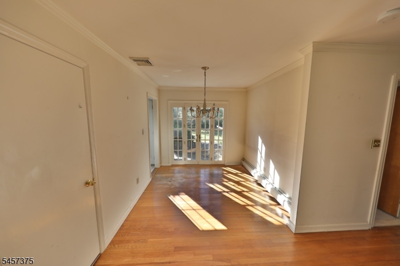 148 Eyland Ave