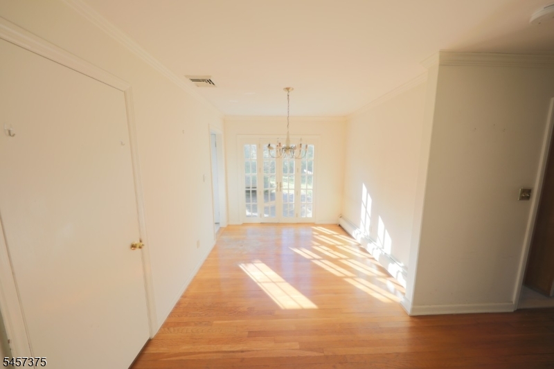 148 Eyland Ave