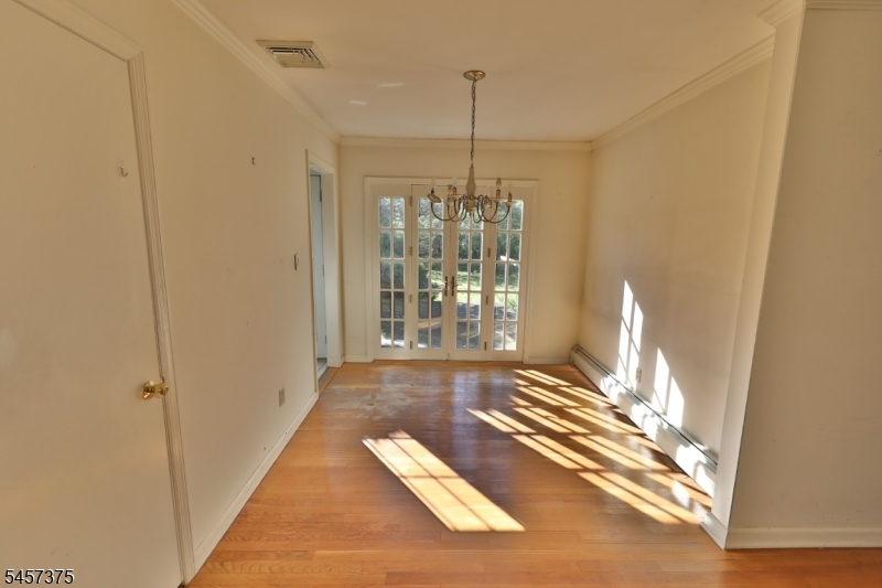 148 Eyland Ave