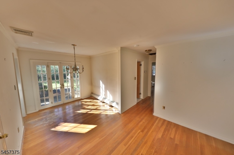 148 Eyland Ave