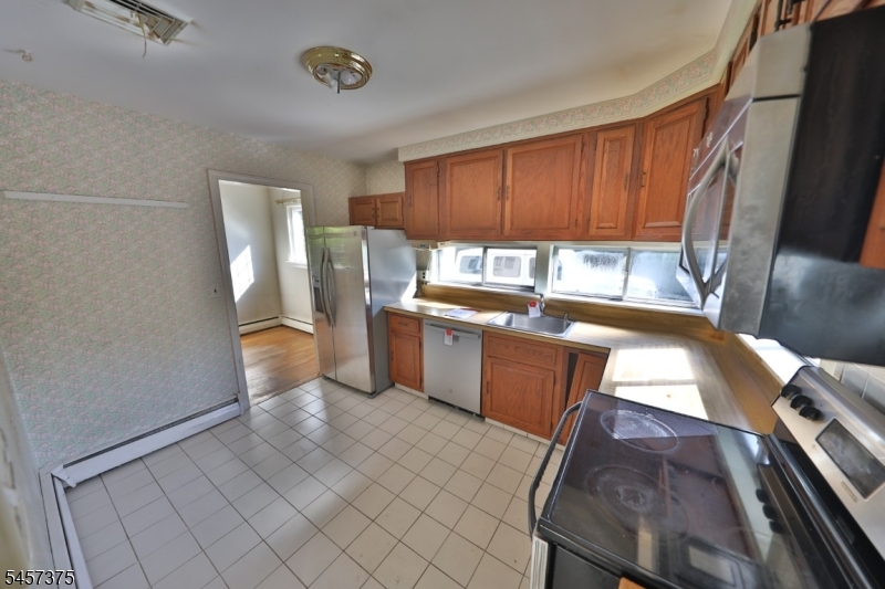 148 Eyland Ave