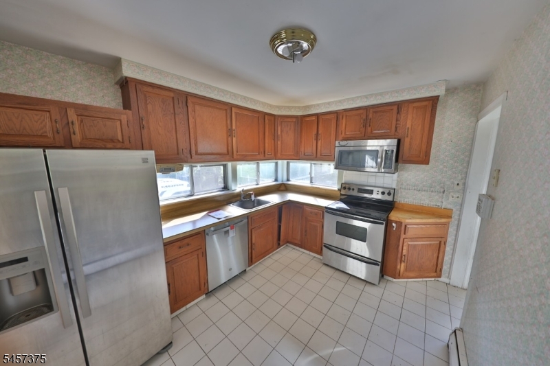 148 Eyland Ave