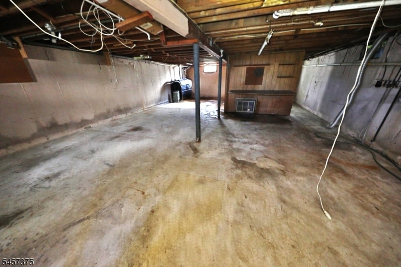 148 Eyland Ave
