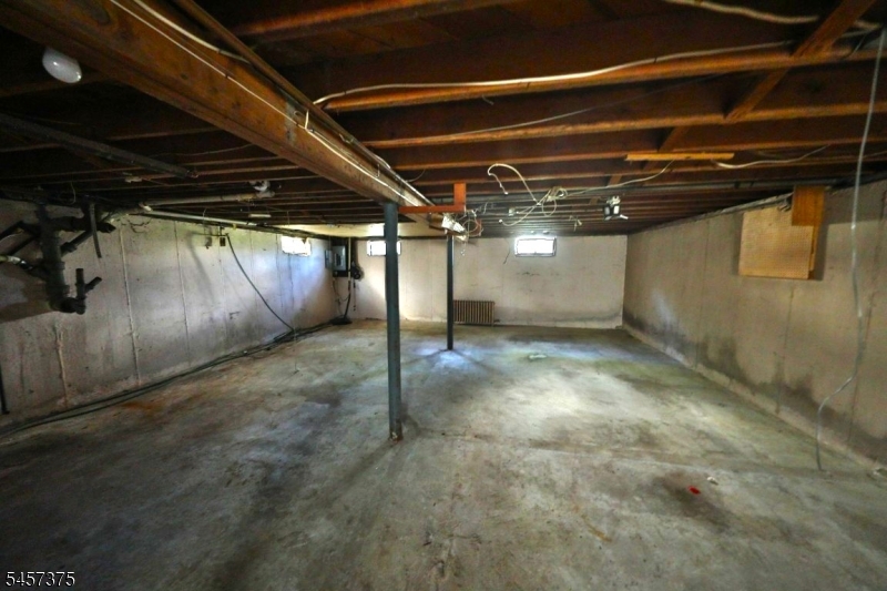 148 Eyland Ave