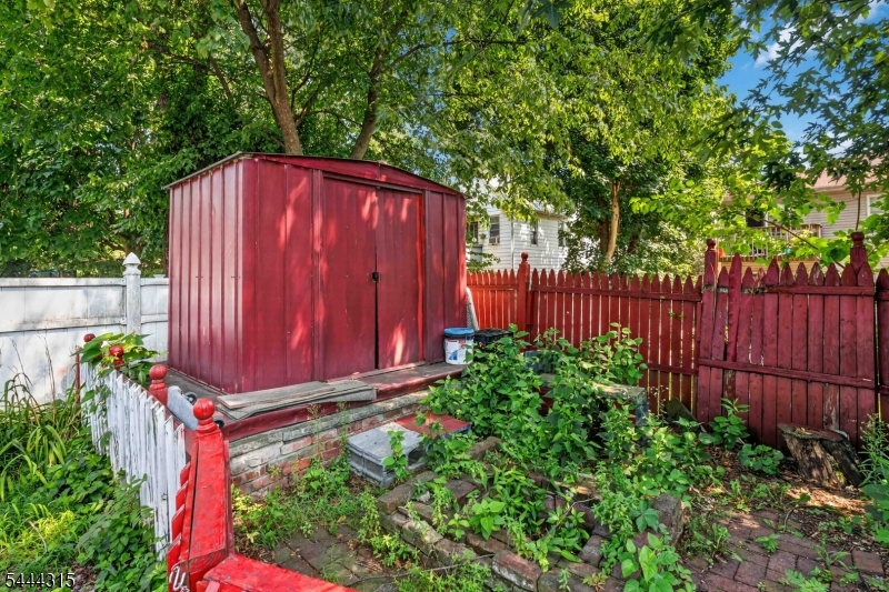 12 Maple St