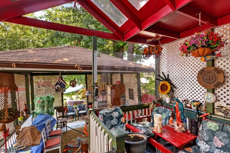 12 Maple St