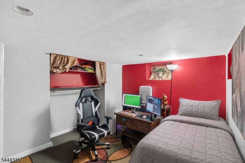 12 Maple St