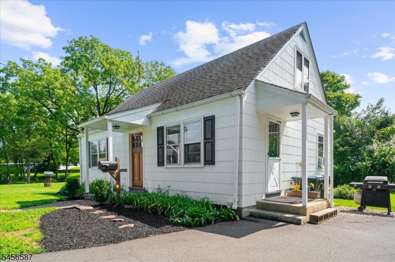 16 Abbott Ct