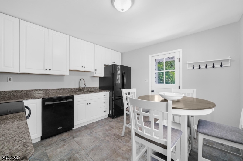 16 Abbott Ct
