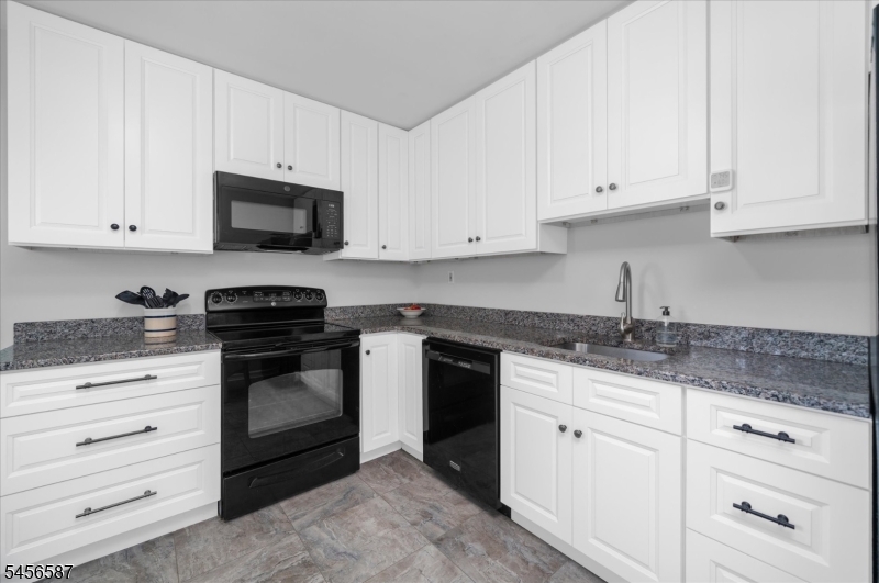 16 Abbott Ct