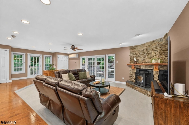70 Old Mountain Rd