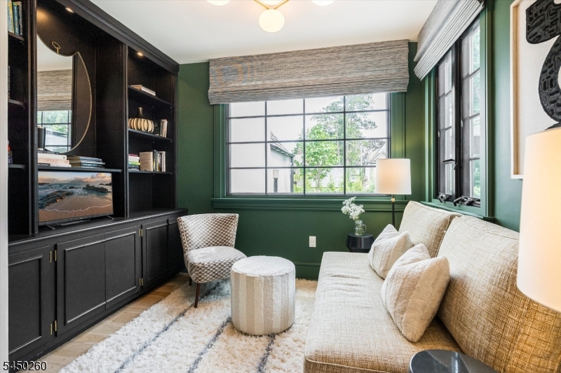 495 Ridgewood Ave