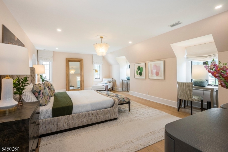 495 Ridgewood Ave