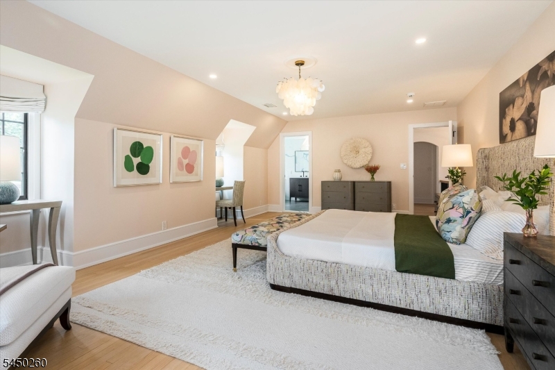 495 Ridgewood Ave