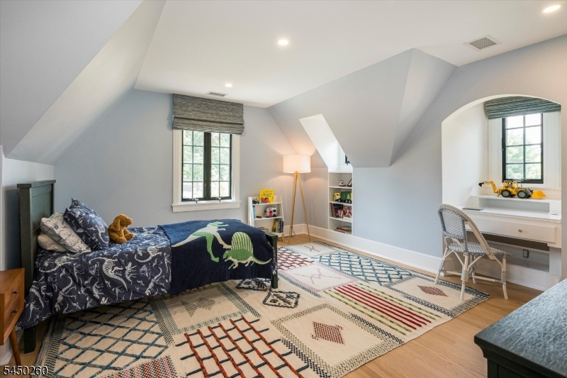 495 Ridgewood Ave