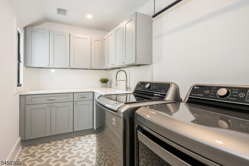 495 Ridgewood Ave