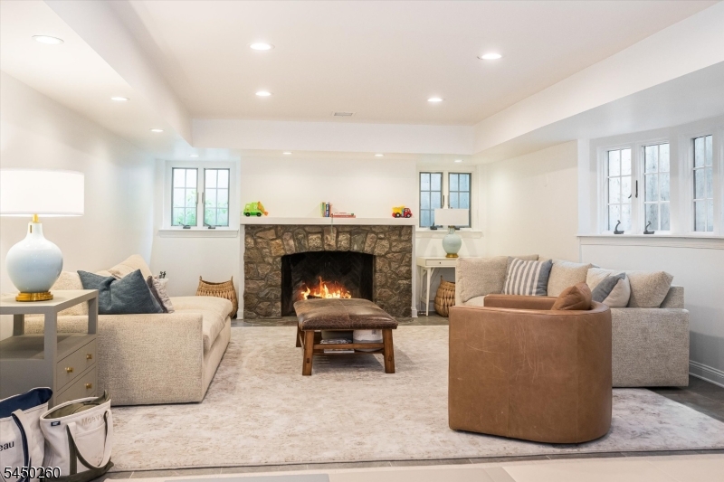495 Ridgewood Ave