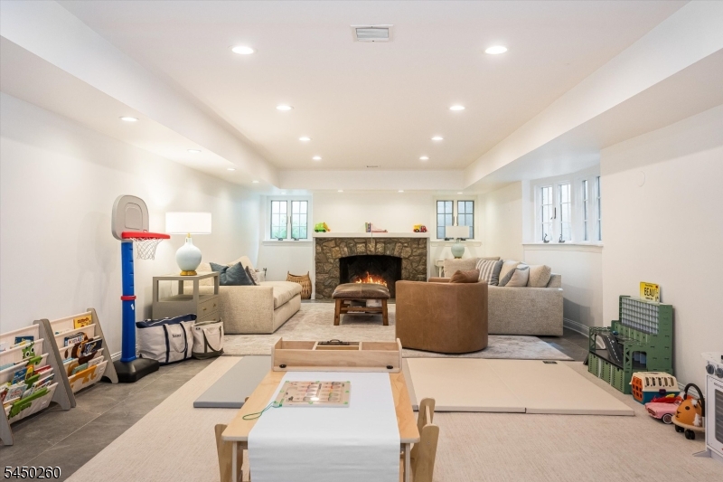 495 Ridgewood Ave