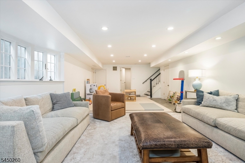 495 Ridgewood Ave
