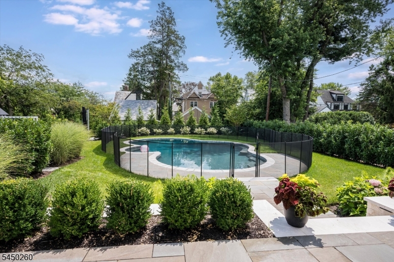 495 Ridgewood Ave