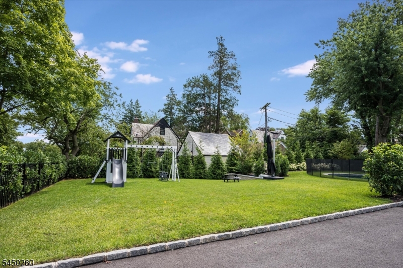 495 Ridgewood Ave
