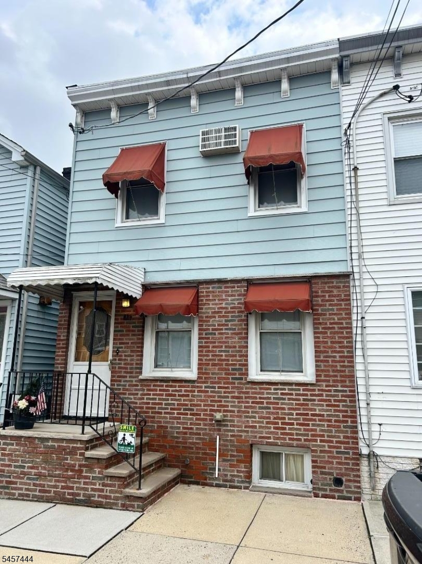 63 Garrison St