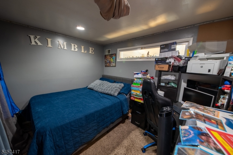 233 Nesbit Ter