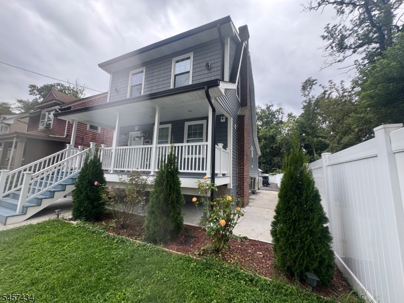 638 Argyle Ave