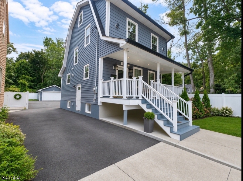 638 Argyle Ave