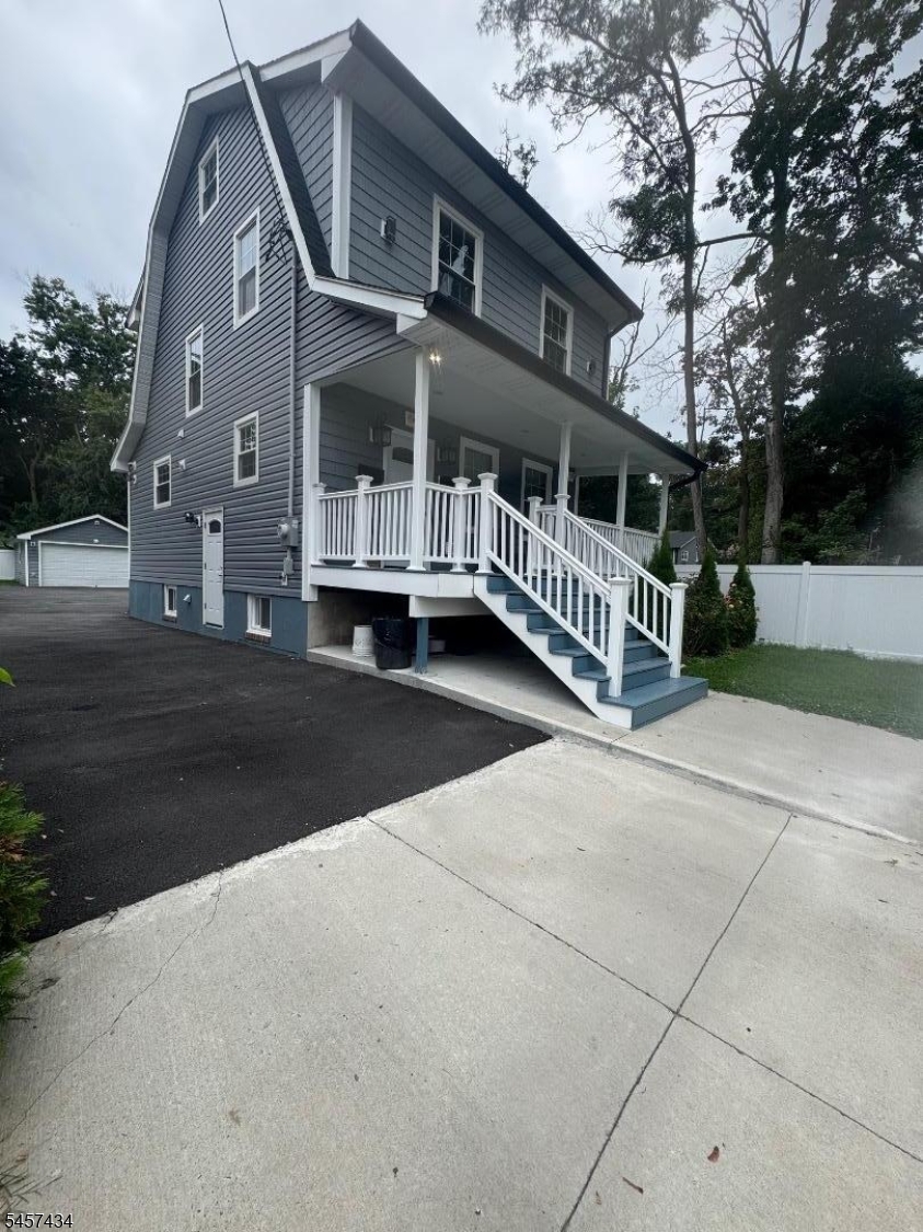 638 Argyle Ave