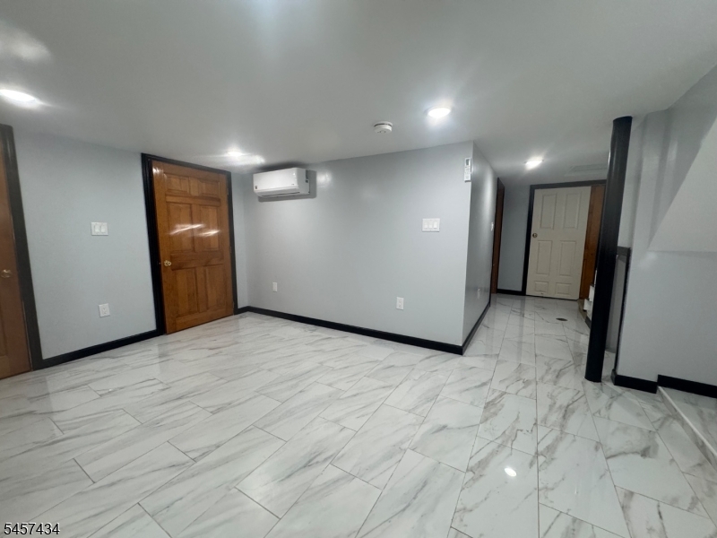 638 Argyle Ave