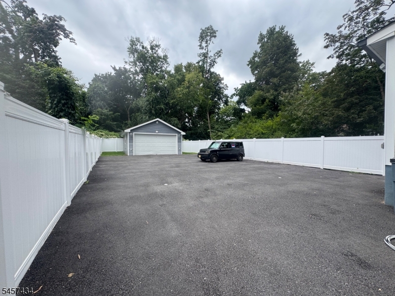 638 Argyle Ave