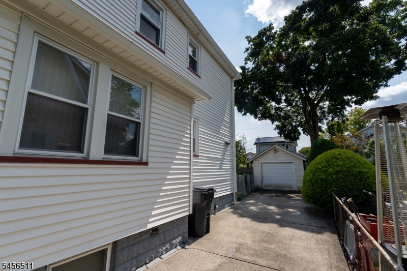 30 Carnation St
