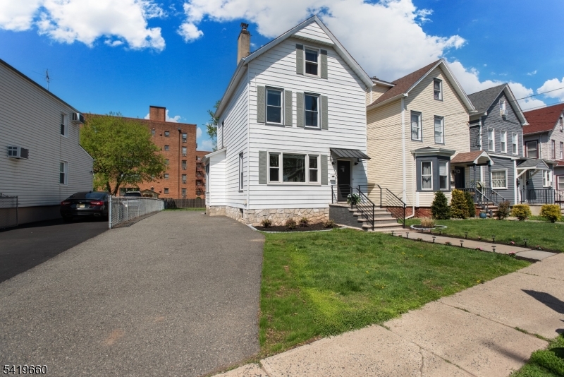 108 Thomas St