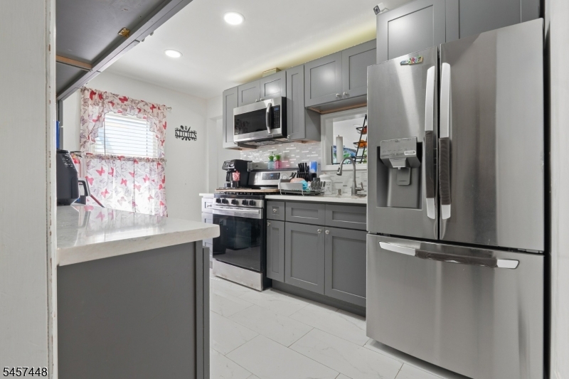 379 Chamberlain Ave