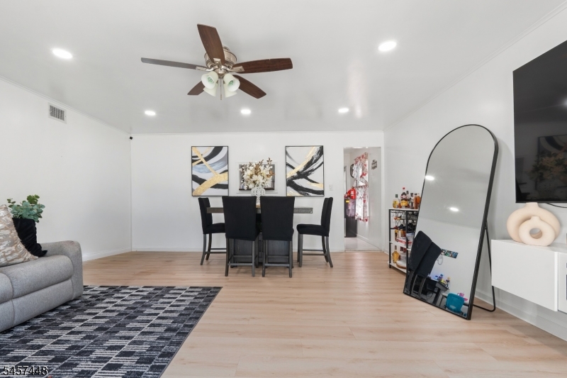 379 Chamberlain Ave