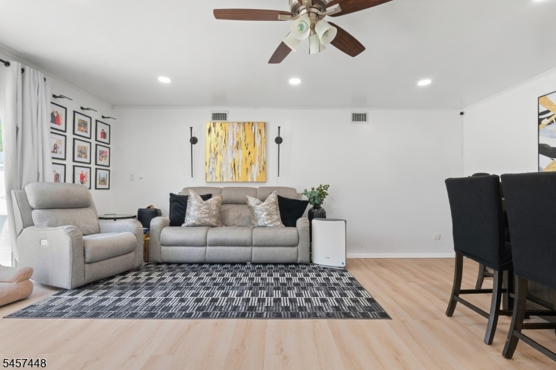 379 Chamberlain Ave
