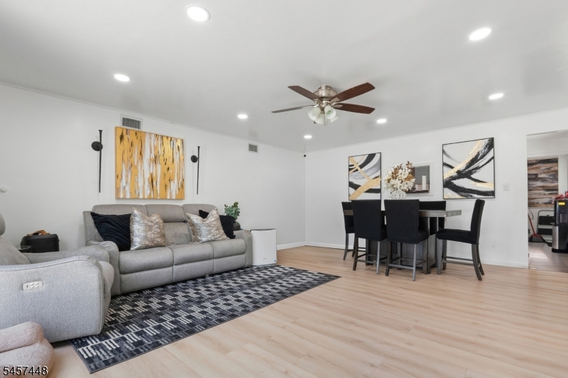 379 Chamberlain Ave