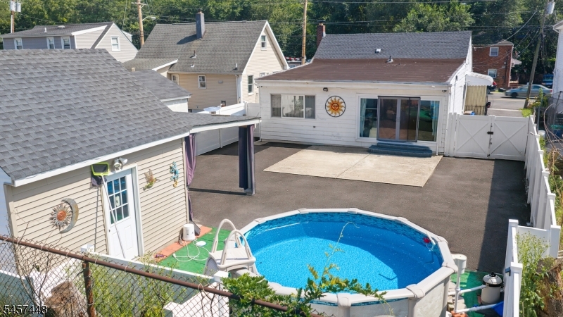 379 Chamberlain Ave