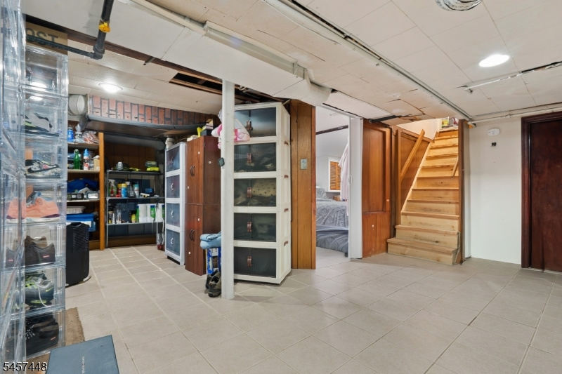 379 Chamberlain Ave