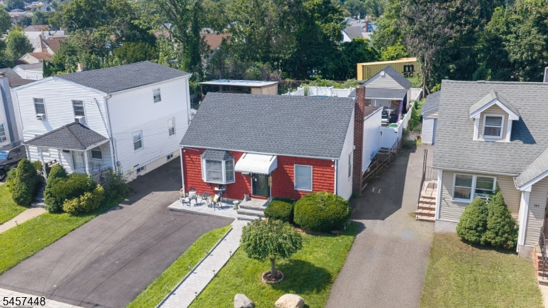 379 Chamberlain Ave