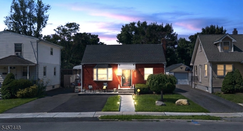 379 Chamberlain Ave