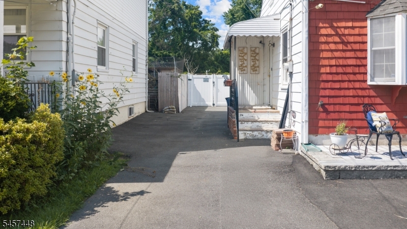 379 Chamberlain Ave