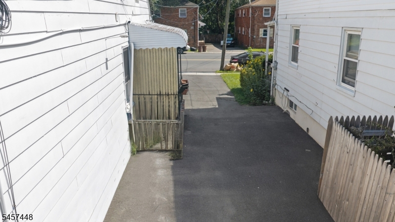 379 Chamberlain Ave
