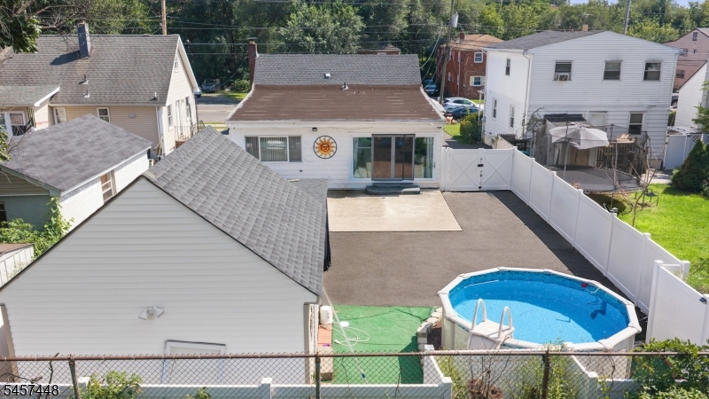 379 Chamberlain Ave