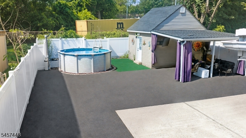 379 Chamberlain Ave