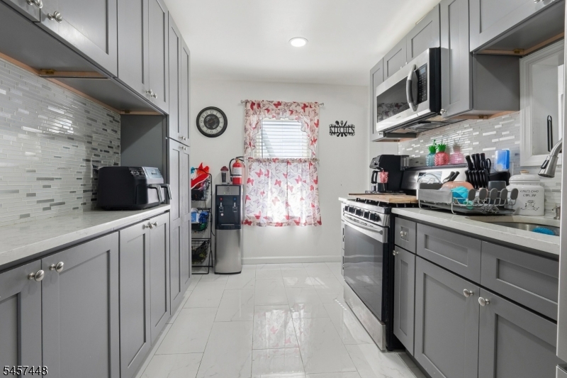 379 Chamberlain Ave